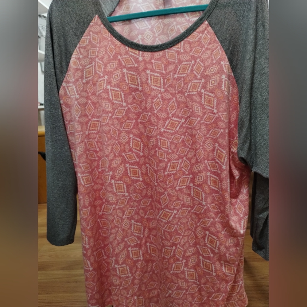 LuLaRoe Randy T - Picture 2 of 2